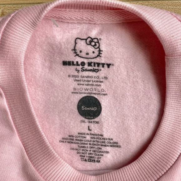 Sanrio Hello Kitty Pink Sweatshirt with Printed Design Size Large - Picture 7 of 7